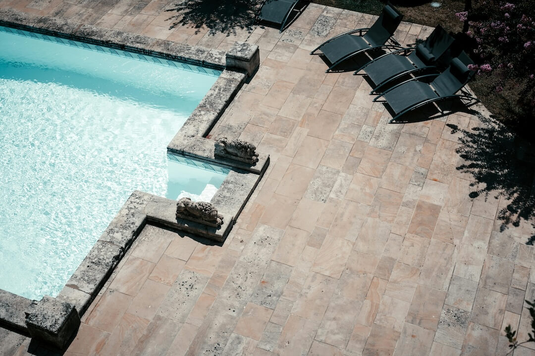 What Are the Advantages of a Saltwater Pool Vs a Chlorinated Pool Image